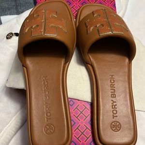 Aged Capello / Gold Tory Burch slip on sandal